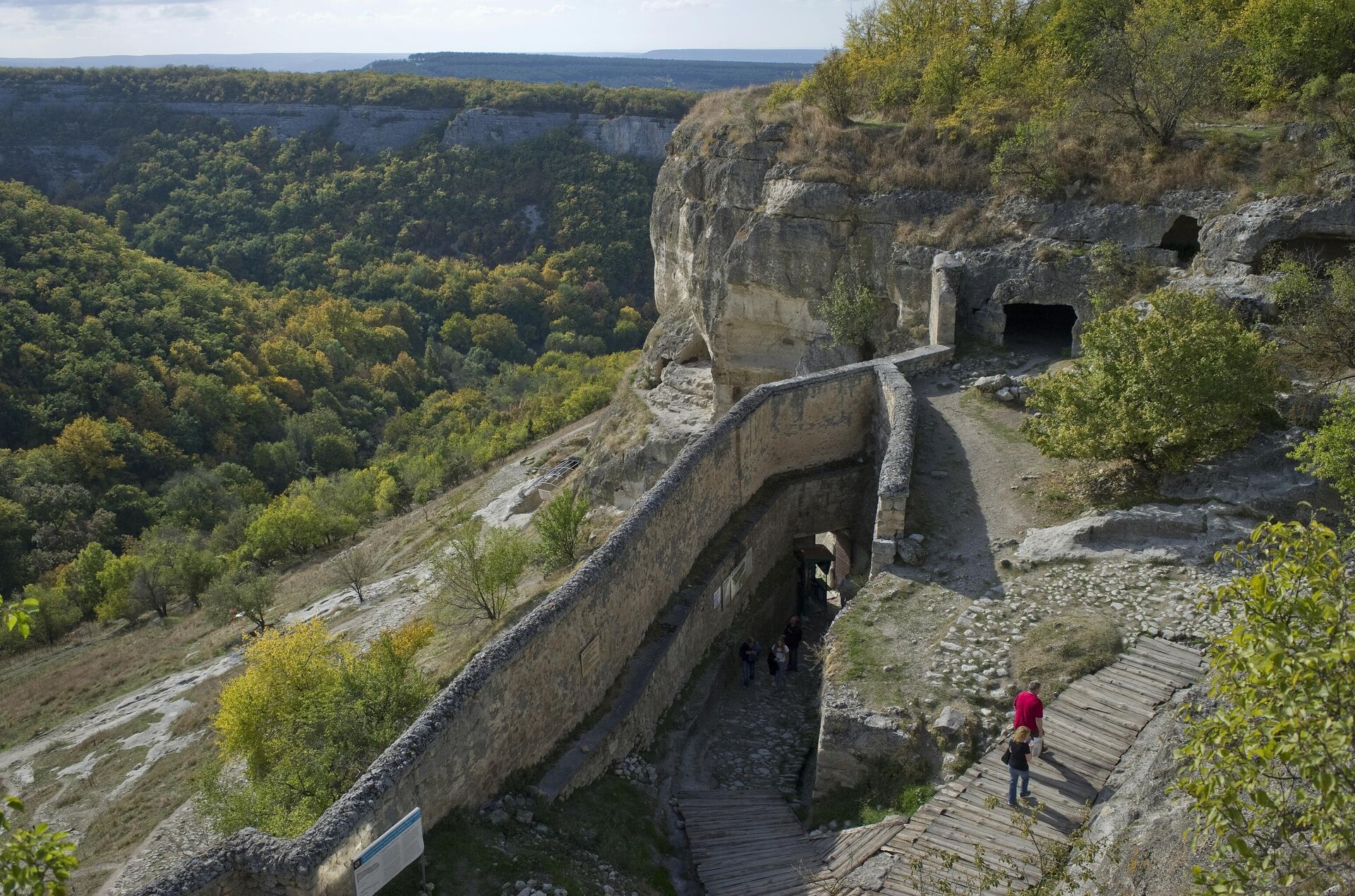 Средневековый пещерный город-крепость Чуфут-Кале в Крыму - РИА Новости, 1920, 18.02.2022