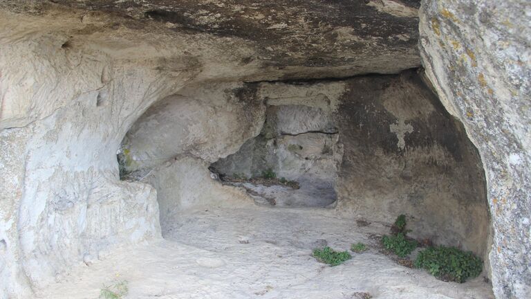 Церковь Успения в пещерном городе Эски-Кермен в Крыму