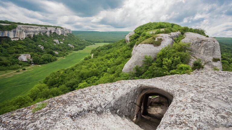 Вид на Эски-Кермен в Крыму