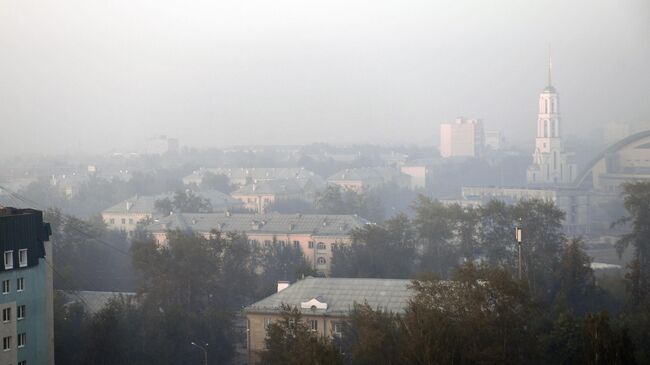 Смог от лесных пожаров в Екатеринбурге