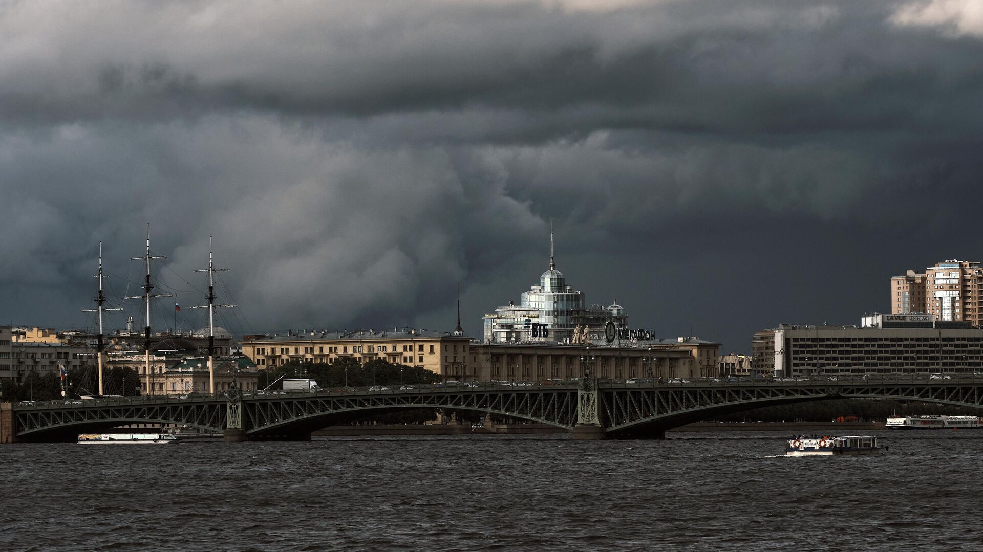 Вид на Троицкий мост в Санкт-Петербурге - РИА Новости, 1920, 24.11.2021