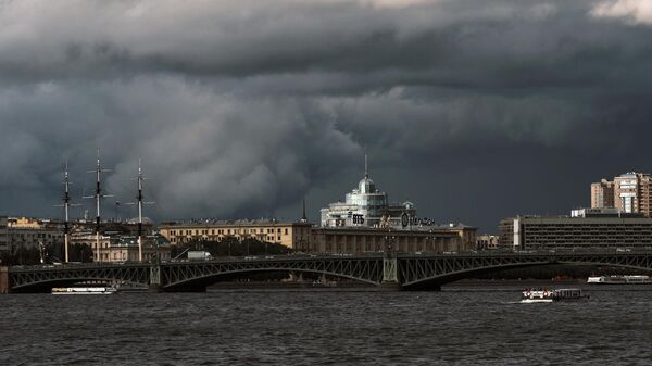 Вид на Троицкий мост в Санкт-Петербурге