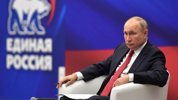 Президент РФ Владимир Путин на встрече с представителями партии Единая Россия
