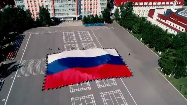 День государственного флага отметили в России