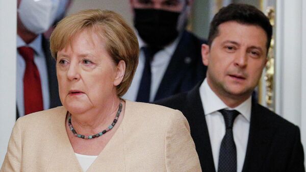 Президент Украины Владимир Зеленский и канцлер Германии Ангела Меркель во время встречи в Киеве