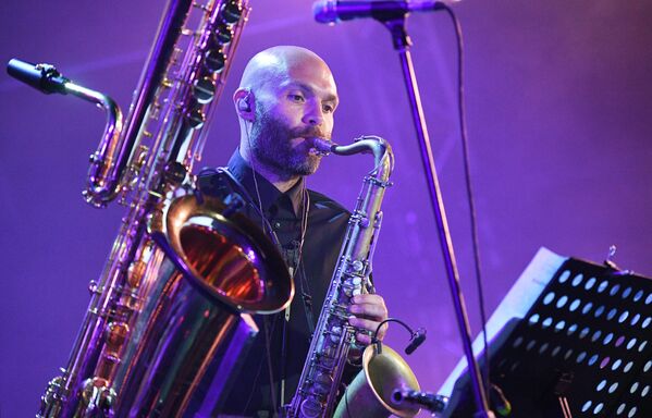 Музыкант Сергей Головня во время выступления на международном музыкальном фестивале Koktebel Jazz Party-2021