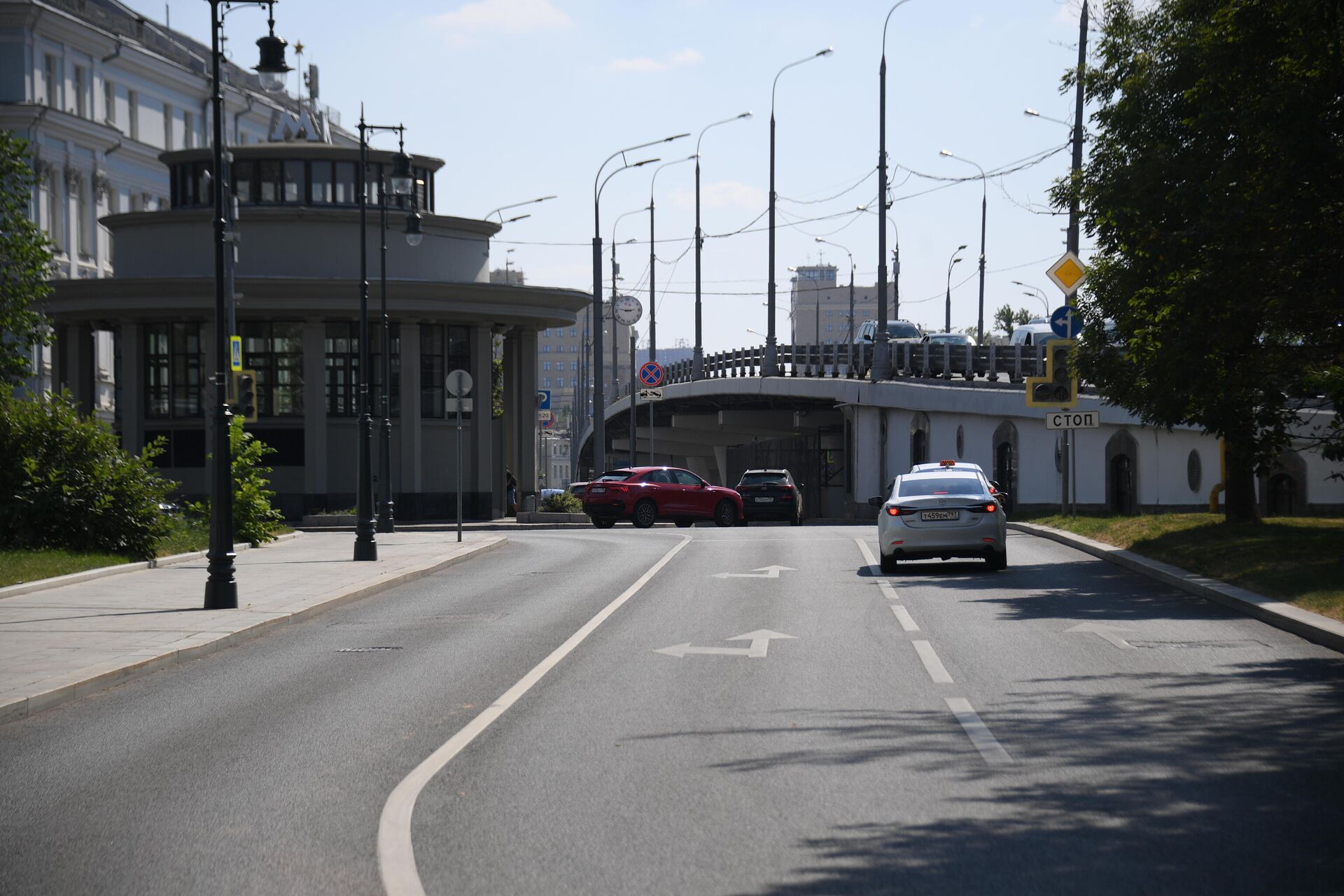 Здание наземного вестибюля станции московского метрополитена Парк культуры Сокольнической линии на Остоженке - РИА Новости, 1920, 23.08.2021