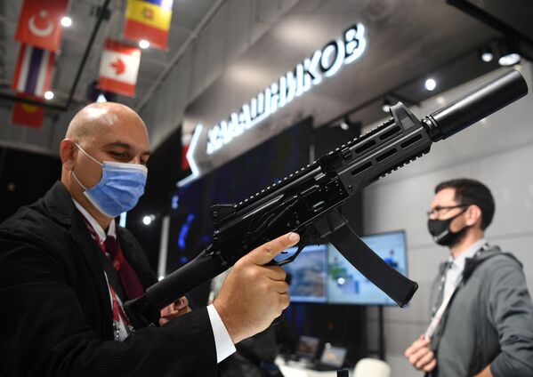 Пистолет-пулемет ППК-20 концерна Калашников, представленный в выставочной экспозиции