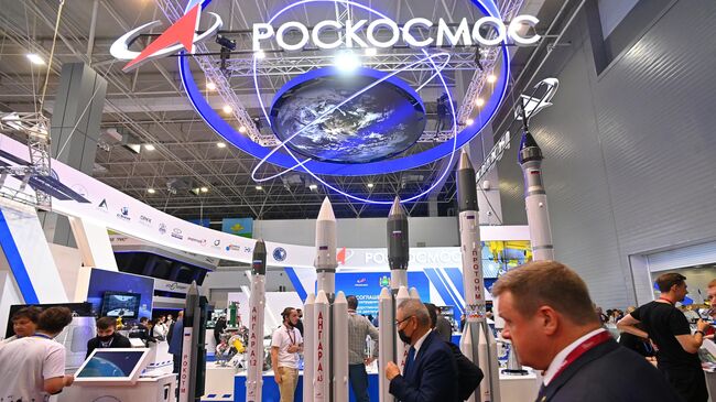 Стенд госкорпорации Роскосмос