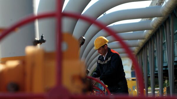 Украинский рабочий у подземного хранилища газа в Стриже, недалеко от Львова, Украина
