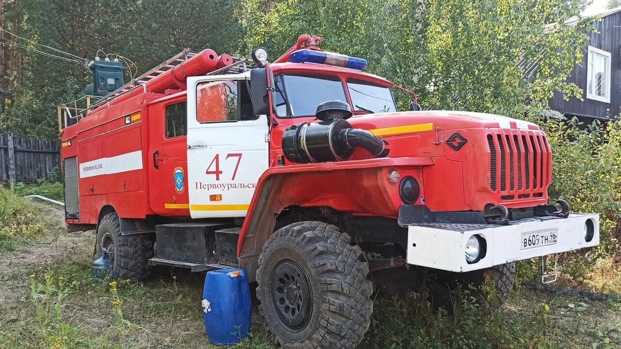 Число природных пожаров в Свердловской области выросло до 60 - РИА Новости,  26.08.2021