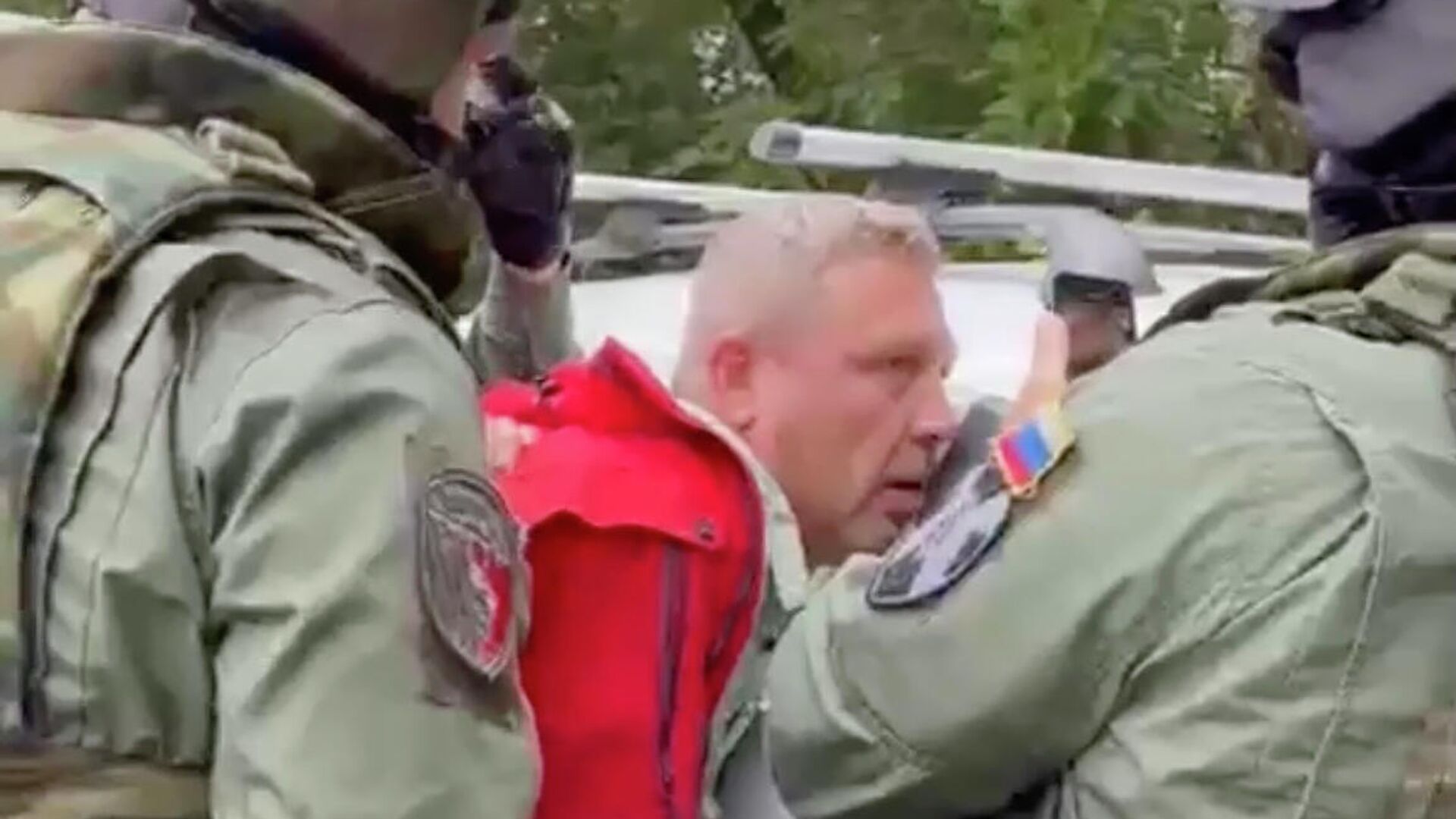 Задержание мужчины, находившегося в международном розыске. Кадр видео - РИА Новости, 1920, 25.08.2021