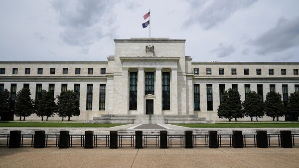 Глава ФРС предупредил о рисках для экономики США из-за омикрон-штамма 