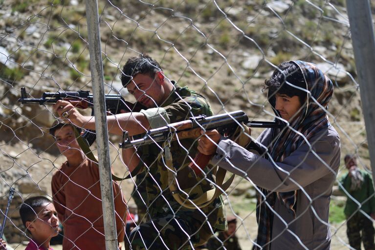 Силы сопротивления талибам* на военных учениях в провинции Панджшер