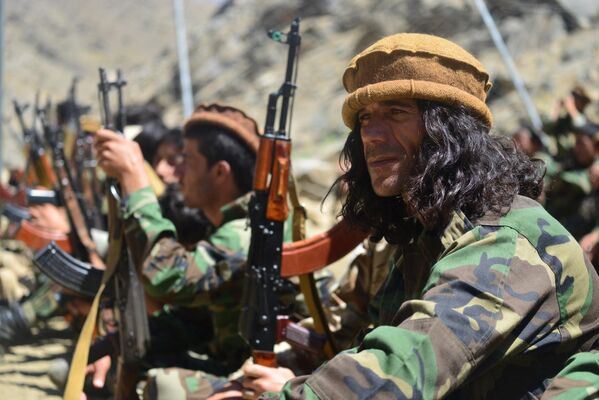Силы сопротивления талибам* на военных учениях в провинции Панджшер