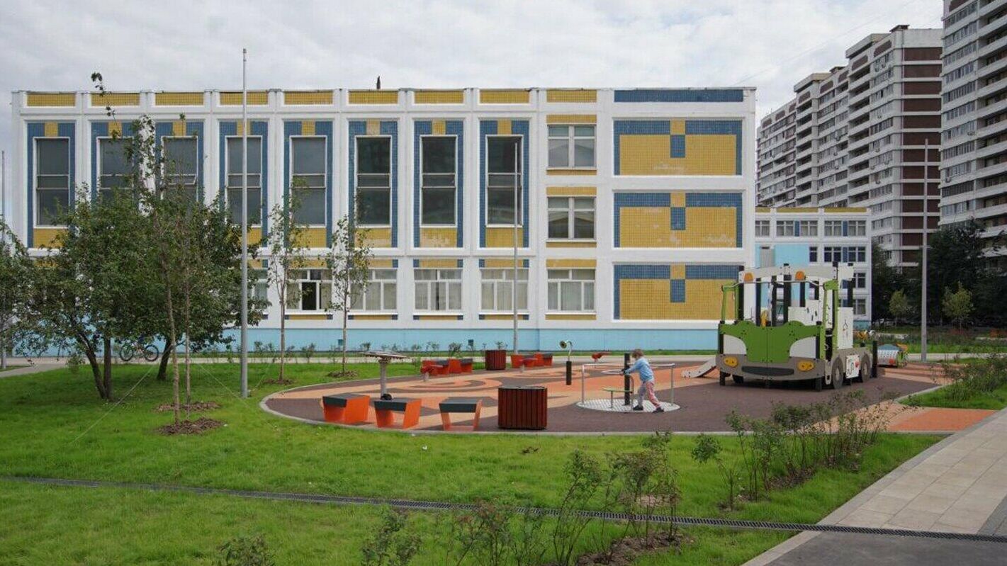 Благоустройство микрорайона на пересечении Рублевского шоссе и улицы Крылатская в ЗАО Москвы - РИА Новости, 1920, 25.08.2021