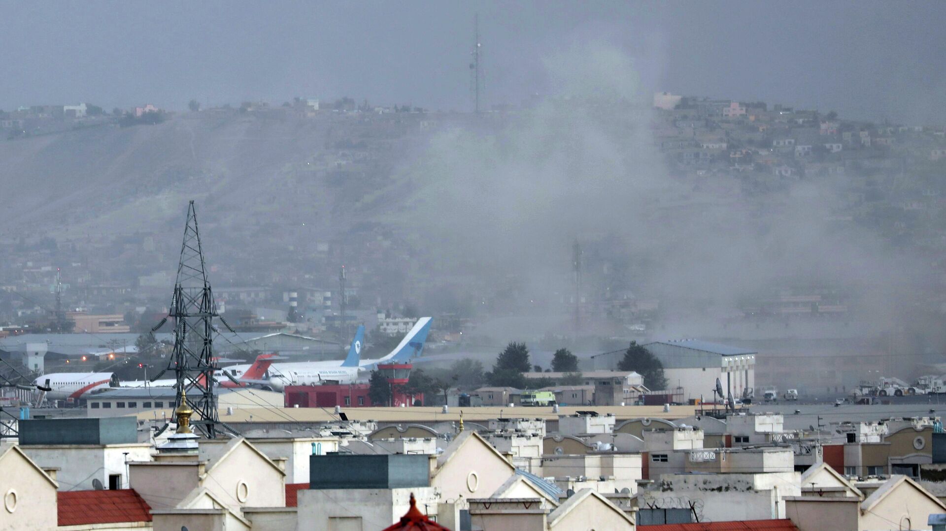  Около аэропорта в Кабуле прогремели три взрыва, Афганистан - РИА Новости, 1920, 30.08.2021