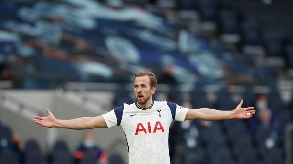 (FILES) In this file photo taken on May 19, 2021 Tottenham Hotspur's English striker Harry Kane reacts during the English Premier League football match between Tottenham Hotspur and Aston Villa at Tottenham Hotspur Stadium in London. - Harry Kane announced on August 25, 2021, he will remain at Tottenham this season, ending speculation over his future with Manchester City interested in the England captain. (Photo by PAUL CHILDS / POOL / AFP) / RESTRICTED TO EDITORIAL USE. No use with unauthorized audio, video, data, fixture lists, club/league logos or 'live' services. Online in-match use limited to 120 images. An additional 40 images may be used in extra time. No video emulation. Social media in-match use limited to 120 images. An additional 40 images may be used in extra time. No use in betting publications, games or single club/league/player publications. / 