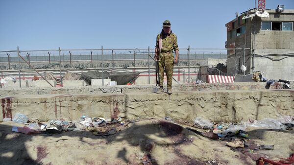 Боевик Талибана*  на месте взрыва возле аэропорта Кабула
