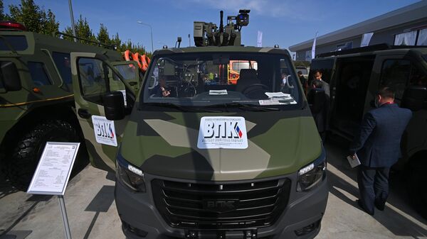 Автомобиль Соболь NN с боевым модулем, представленный на открытой экспозиционной площадке Конгрессно-выставочного центра Патриот в рамках международного военно-технического форума Армия-2021