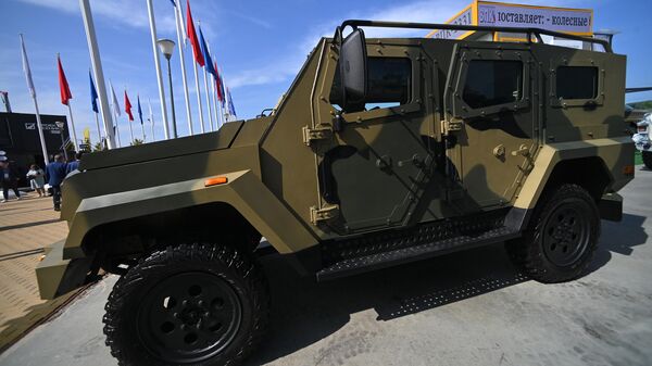 Легкий бронированный автомобиль Стрела, представленный на открытой экспозиционной площадке Конгрессно-выставочного центра Патриот в рамках международного военно-технического форума Армия-2021