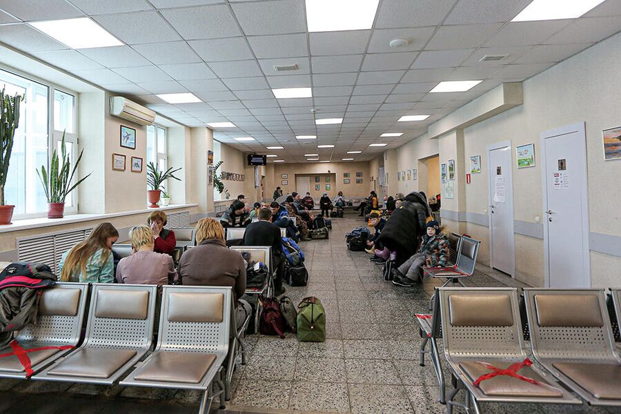 Пассажиры в аэропорту Нарьян-Мара