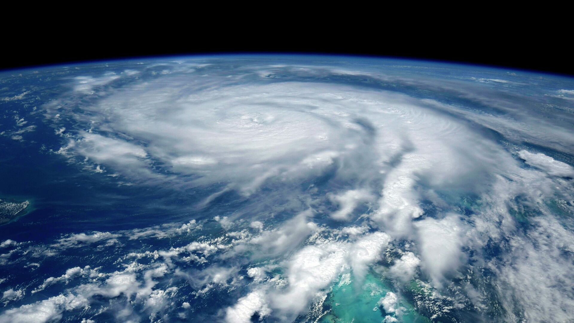 Ураган Ида, образовавшийся в Атлантическом океане, движется к побережью США со скоростью порядка 25 км/ч - РИА Новости, 1920, 20.01.2023