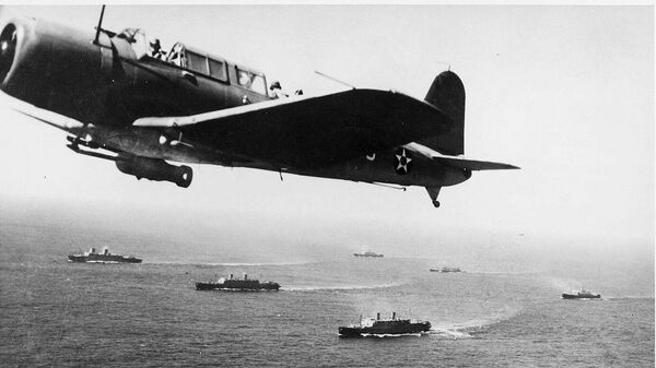 Конвой судов под защитой самолетов во время Второй мировой войны