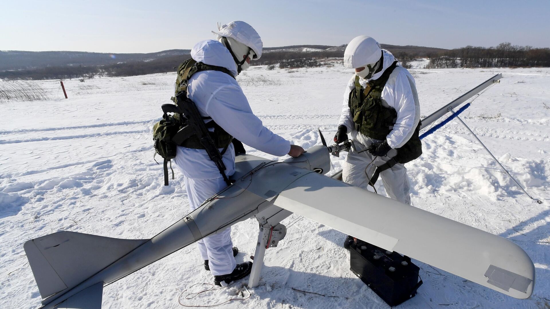 Военнослужащие готовят к запуску БПЛА Орлан-10 - РИА Новости, 1920, 26.01.2023