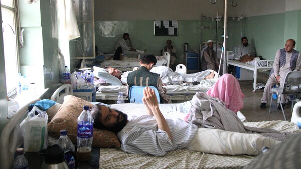 Пациенты в палате больницы в Афганистане