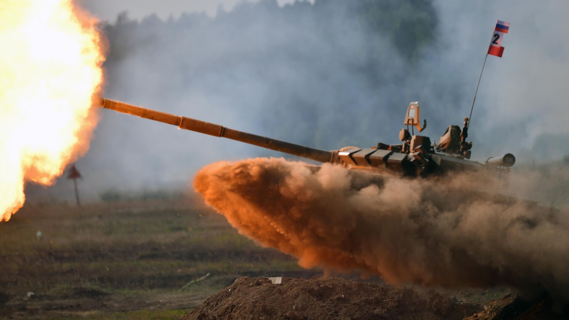 Танк Т-72В3 во время динамического показа на военном полигоне Свердловский Центрального военного округа под Екатеринбургом - РИА Новости, 1920, 31.08.2021