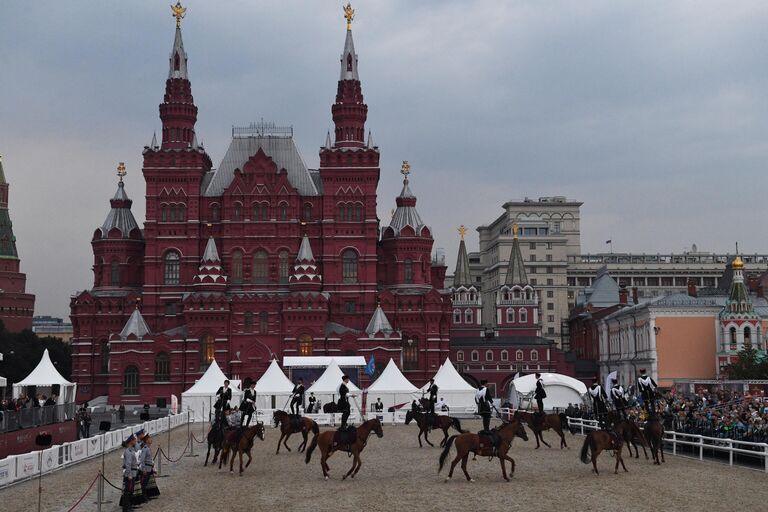 Выступление команды Кремлевской школы верховой езды в рамках XIV Международного военно-музыкального фестиваля Спасская башня