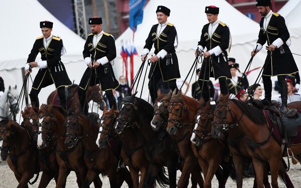 Выступление команды Кремлевской школы верховой езды в рамках XIV Международного военно-музыкального фестиваля Спасская башня
