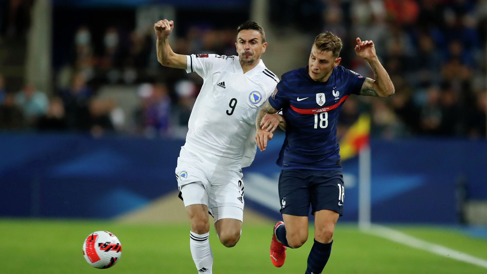 Soccer Football - World Cup - UEFA Qualifiers - Group D - France v Bosnia and Herzegovina - Stade de la Meinau, Strasbourg, France - September 1, 2021 France's Lucas Digne in action with Bosnia and Herzegovina's Smail Prevljak REUTERS/Gonzalo Fuentes - РИА Новости, 1920, 01.09.2021