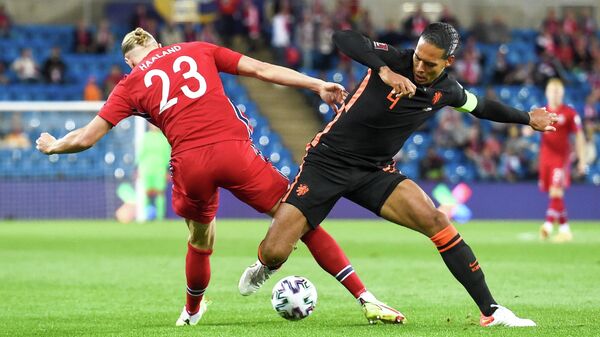 Soccer Football - World Cup - UEFA Qualifiers - Group G - Norway v Netherlands - Ullevaal Stadion, Oslo, Norway - September 1, 2021  Norway's Erling Braut Haaland in action with Netherlands' Virgil van Dijk Fredrik Varfjell/NTB via REUTERS    ATTENTION EDITORS - THIS IMAGE WAS PROVIDED BY A THIRD PARTY. NORWAY OUT. NO COMMERCIAL OR EDITORIAL SALES IN NORWAY.