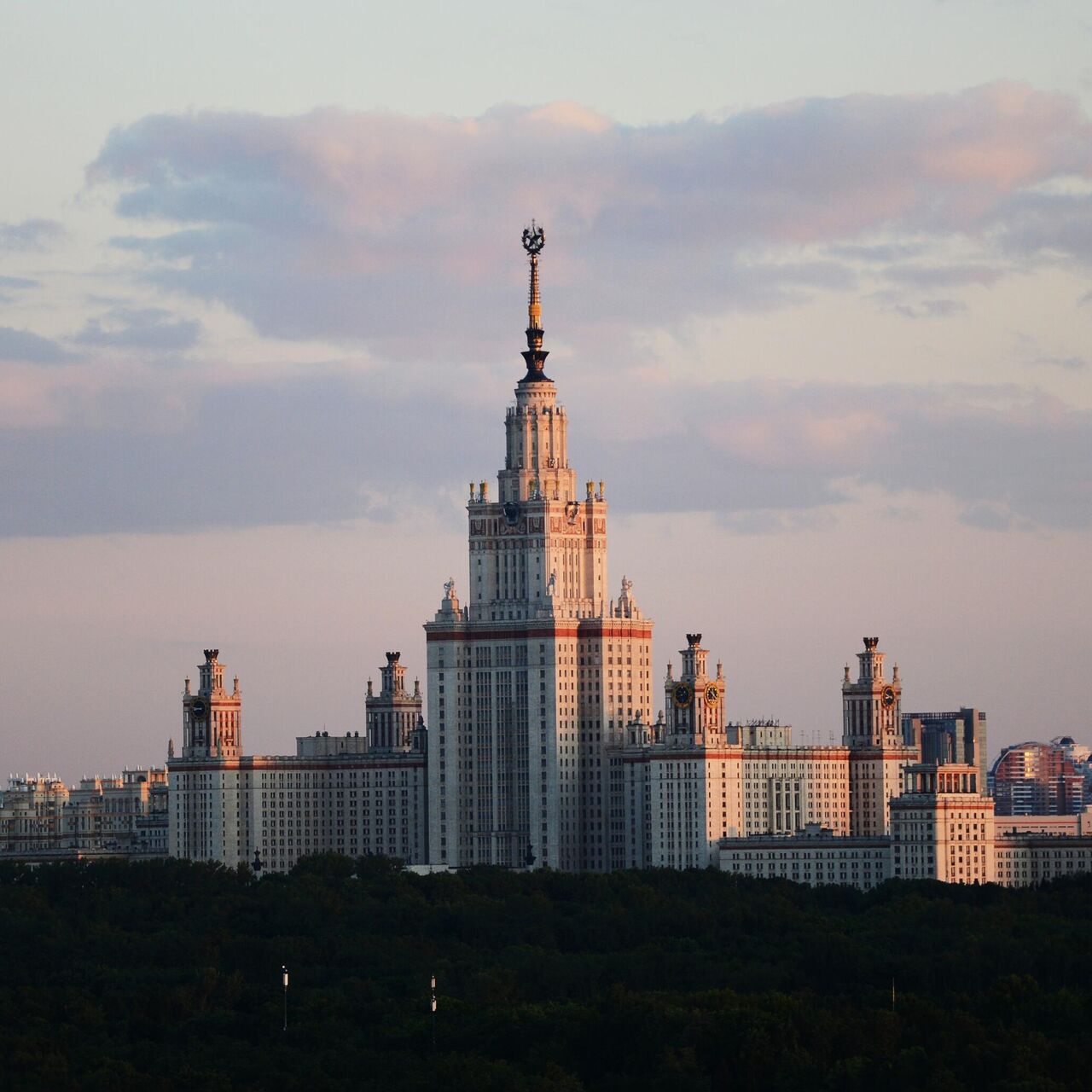 В Москве завершено благоустройство территории у студенческого общежития МГУ  - Недвижимость РИА Новости, 05.10.2021