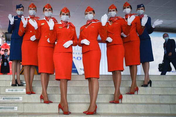 Стюардессы авиакомпании Аэрофлот на выставочной экспозиции в рамках Восточного экономического форума во Владивостоке