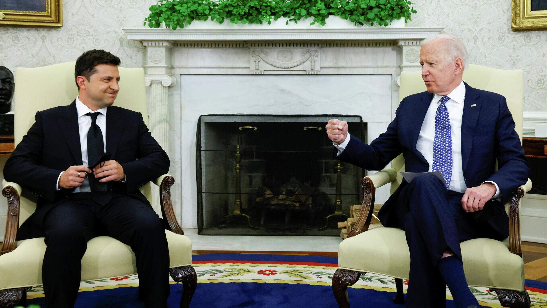 Президент Украины Владимир Зеленский и президент США Джо Байден во время встречи в Белом доме - РИА Новости, 1920, 02.09.2021