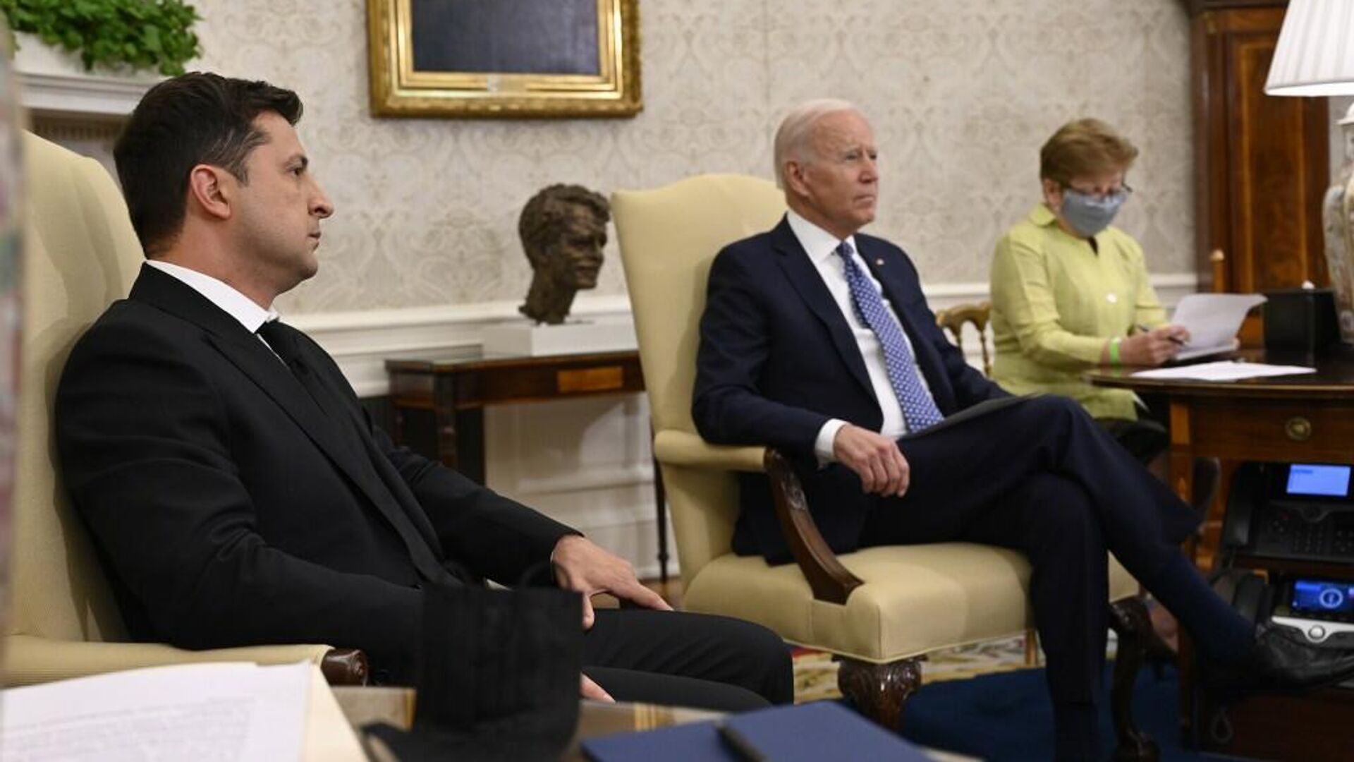 Президент Украины Владимир Зеленский и президент США Джо Байден во время встречи в Белом доме - РИА Новости, 1920, 21.12.2022