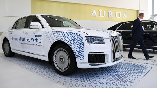 Автомобиль Aurus Senat с водородным двигателем, представленный в павильоне AURUS в рамках Восточного экономического форума