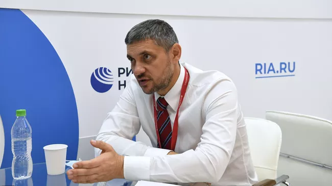 Губернатор Забайкальского края Александр Осипов во время интервью на стенде Международного информационного агентства Россия сегодня на Восточном экономическом форуме