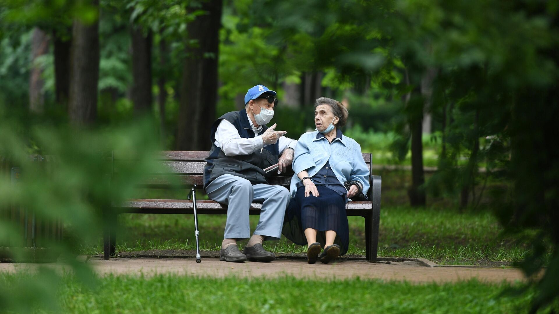 Пенсионеры в парке - РИА Новости, 1920, 29.06.2023