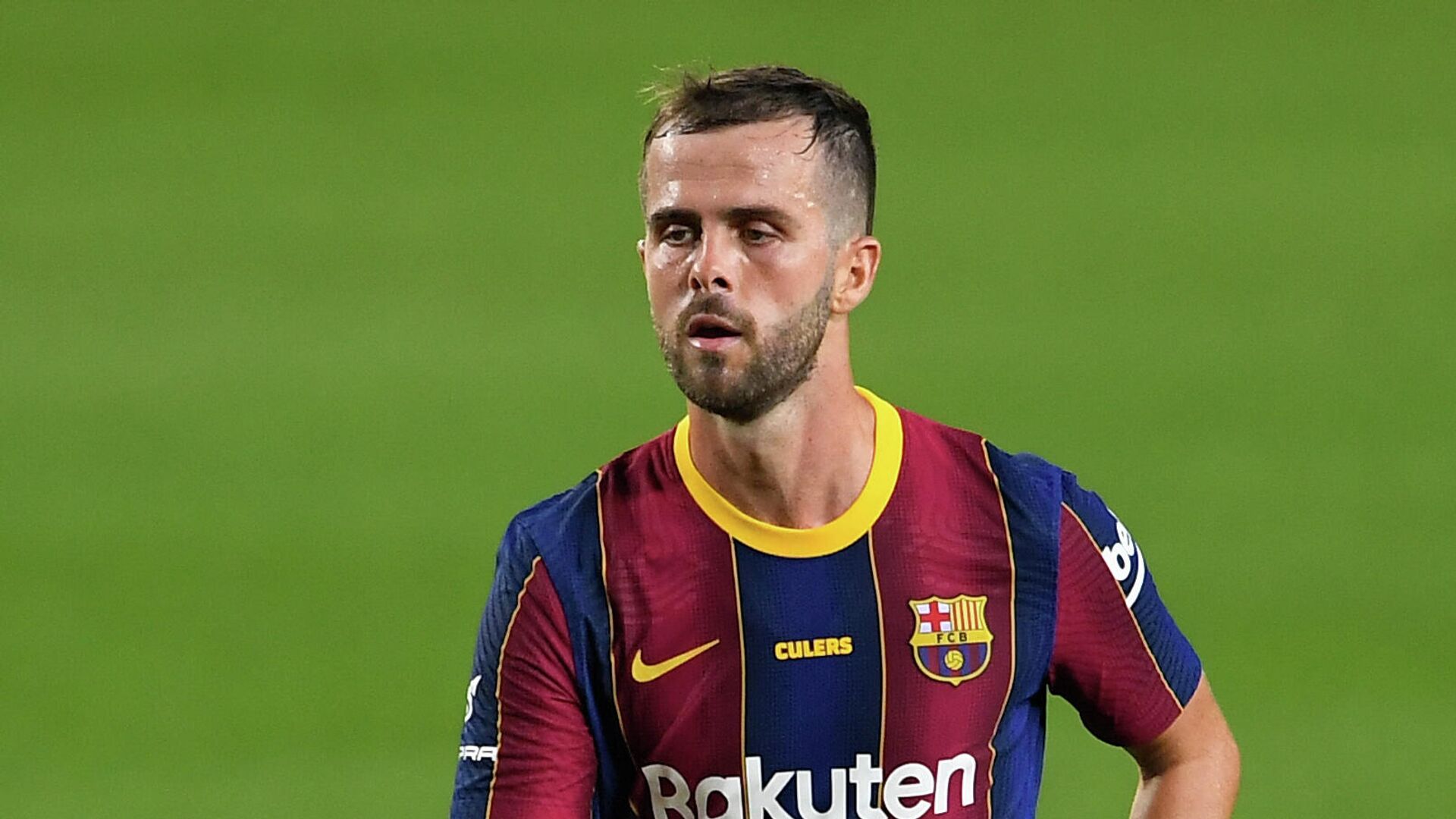 Barcelona's Bosnian midfielder Miralem Pjanic walks on the pitch during the 55th Joan Gamper Trophy friendly football match between Barcelona and Elche at the Camp Nou stadium in Barcelona on September 19, 2020. (Photo by Josep LAGO / AFP) - РИА Новости, 1920, 03.09.2021