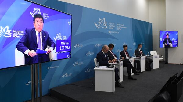 Участники бизнес-диалога Россия - Япония в рамках Восточного экономического форума во Владивостоке