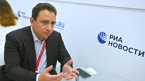 Генеральный директор TUI в России Тарас Демура во время интервью на стенде МИА Россия сегодня на VI Восточном экономическом форуме во Владивостоке
