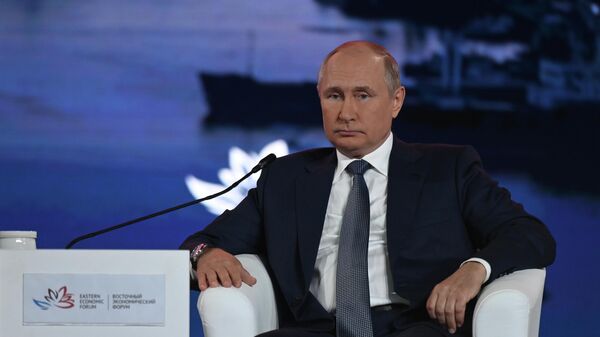 Президент РФ Владимир Путин на пленарном заседании в рамках Восточного экономического форума во Владивостоке