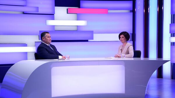  Губернатор Тверской области Игорь Руденя во время интервью в эфире телеканала Россия 24 Тверь