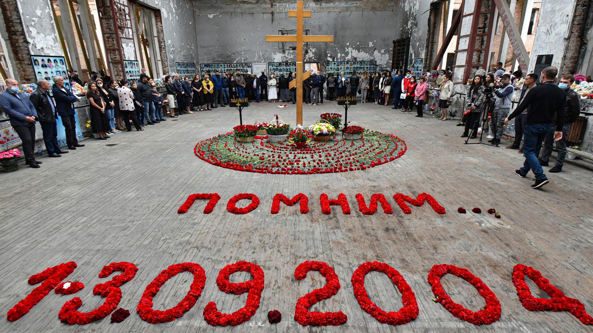 Траурные мероприятия в память о жертвах теракта в школе № 1 в Беслане - РИА Новости, 1920, 03.09.2023