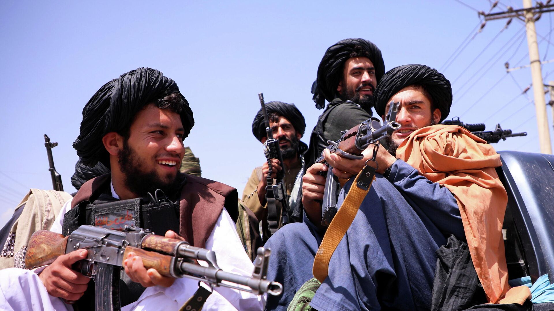 Боевики Талибана* возле аэропорта Кабула - РИА Новости, 1920, 09.09.2021
