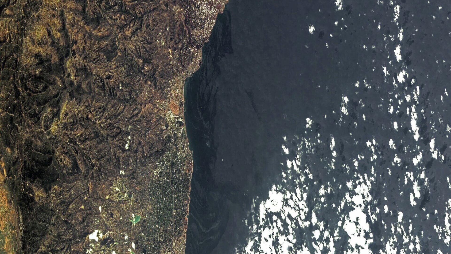 Фото мазута в черном море из космоса